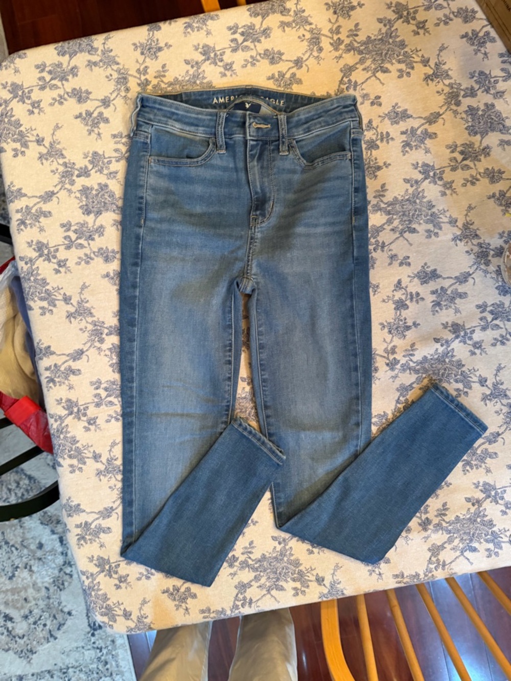 American Eagle Outfitters Skinny Jeans - Medium Blue Wash